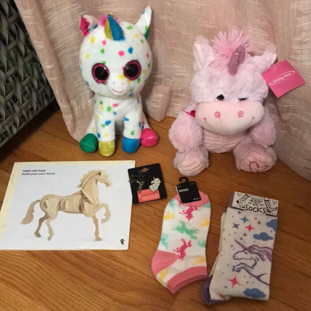🦄 💗 Unicorn Gift Pack - socks, stuffed toys, pins, build your own horse